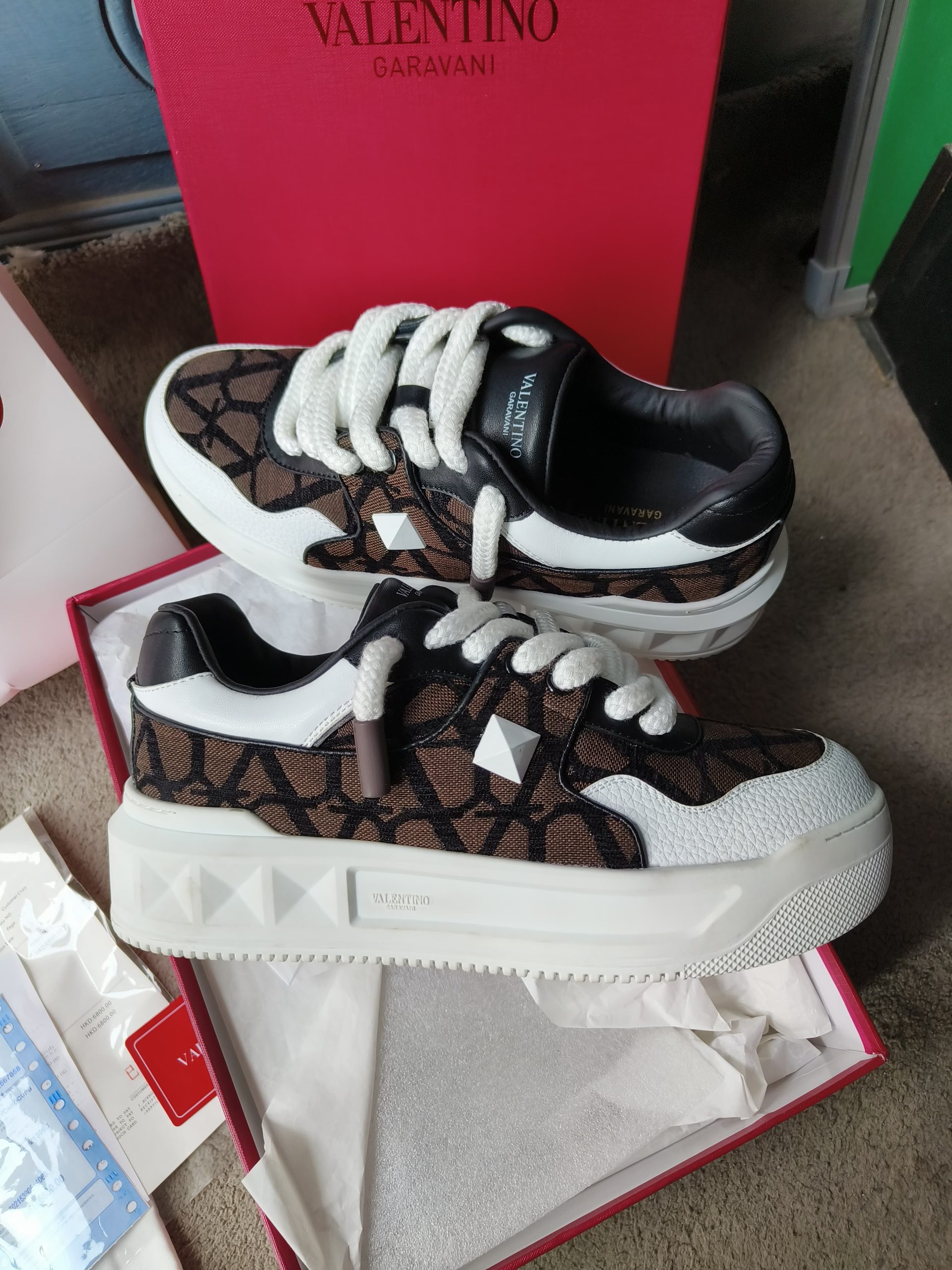 FIRST COPY Valentino Sneakers