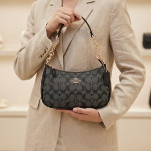 Coach Teri Shoulder Bag Signature Canvas Printed Black First Copy | AAA+ Replica