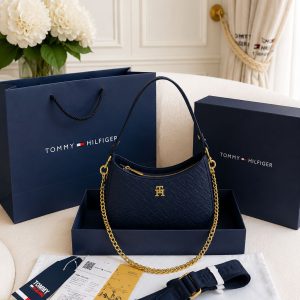 Tommy Hilfiger 3012 Bag In Blue With Gold Chain