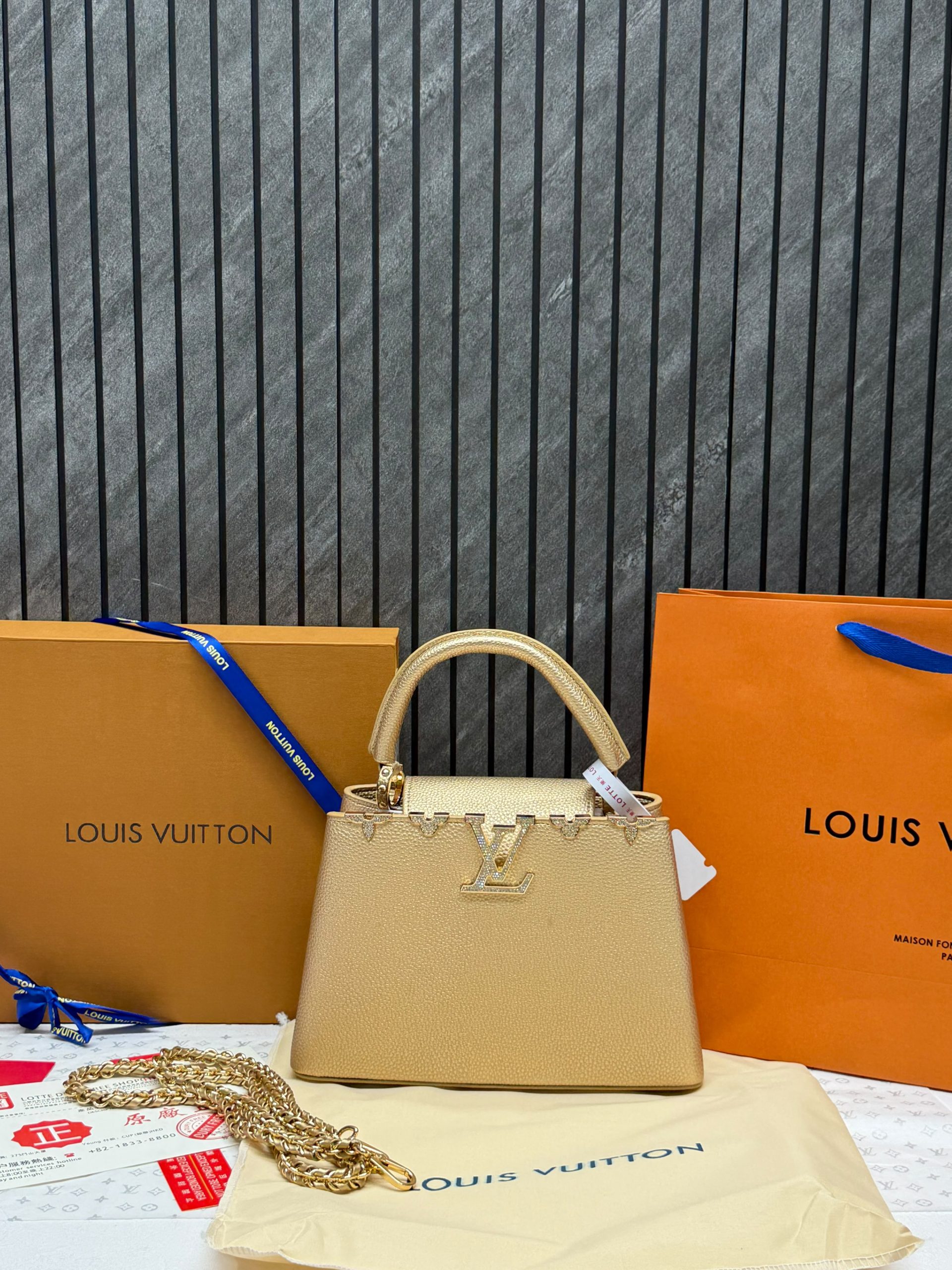 Louis Vuitton Capucines Medium Handbag In Golden First Copy - Image 2