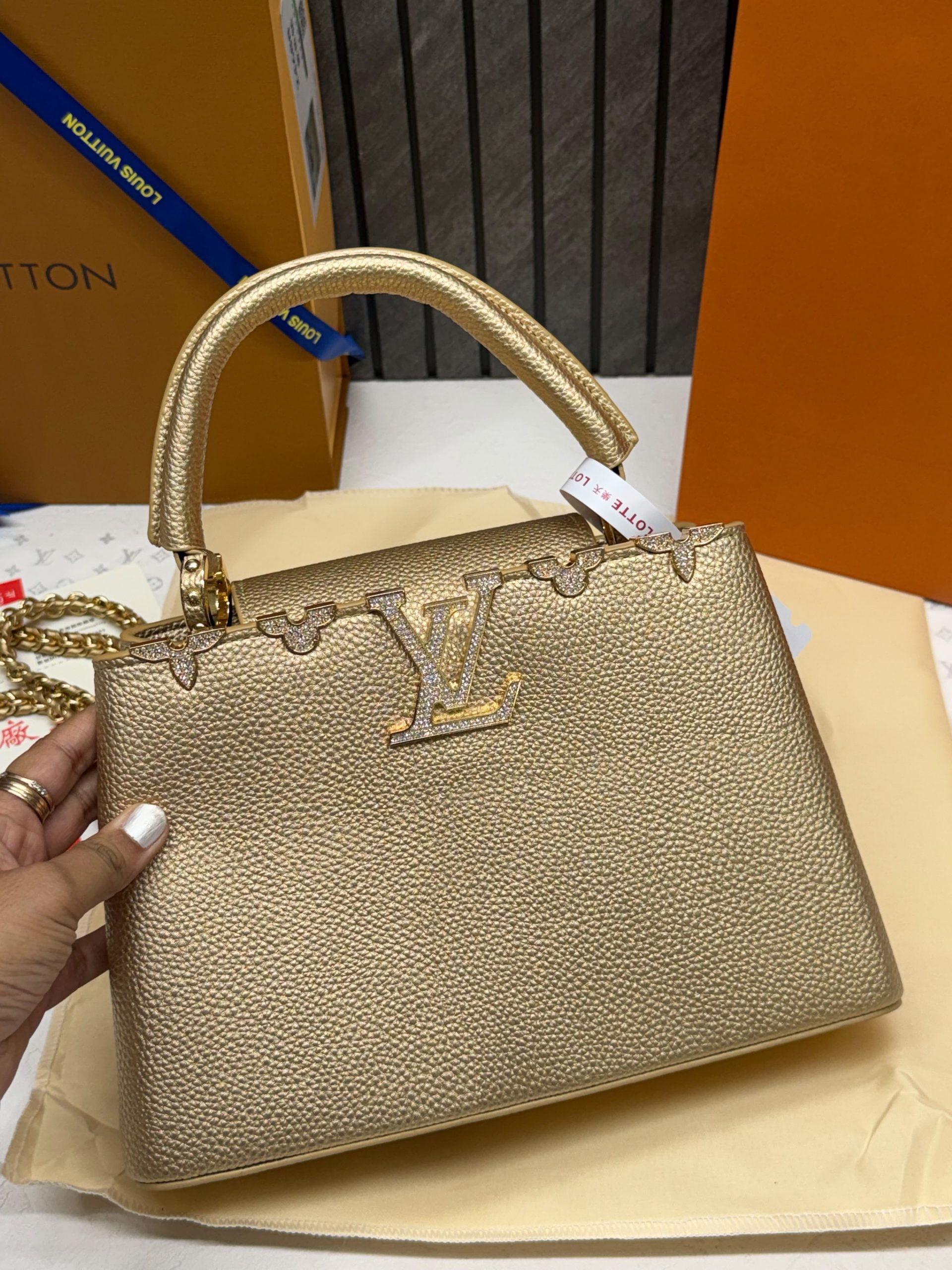 Louis Vuitton Capucines Medium Handbag In Golden First Copy - Image 3