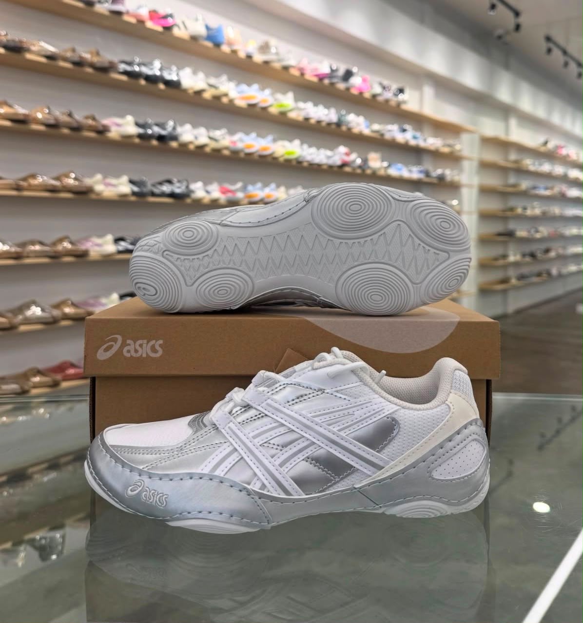First Copy Asics Hypersync Shoes in White and Pure Silver