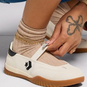 First Copy Converse Run Star Trainer Ballet Sneakers Off White On Foot
