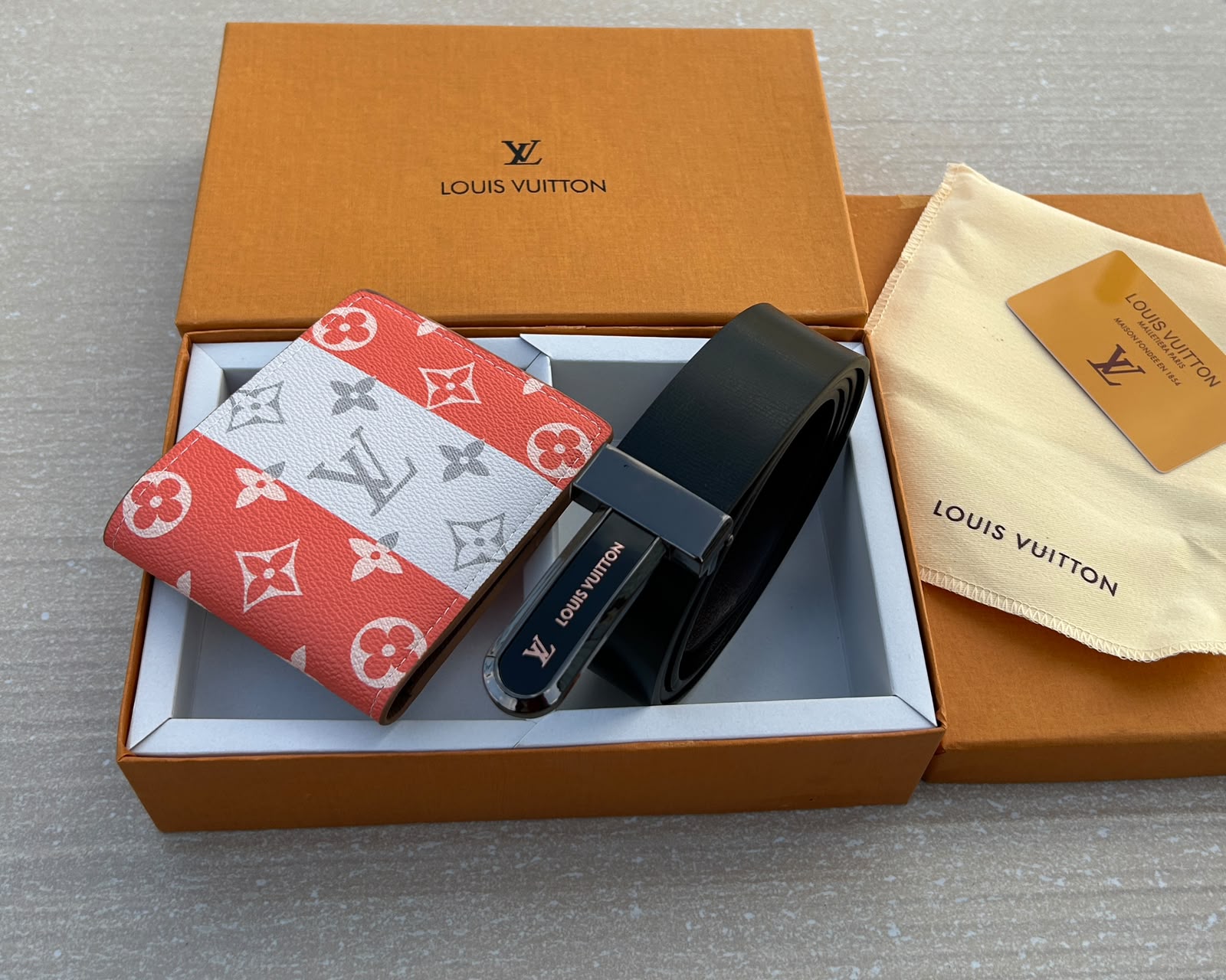 First Copy Louis Vuitton Monogram Reversible Belt and Wallet Gift Set