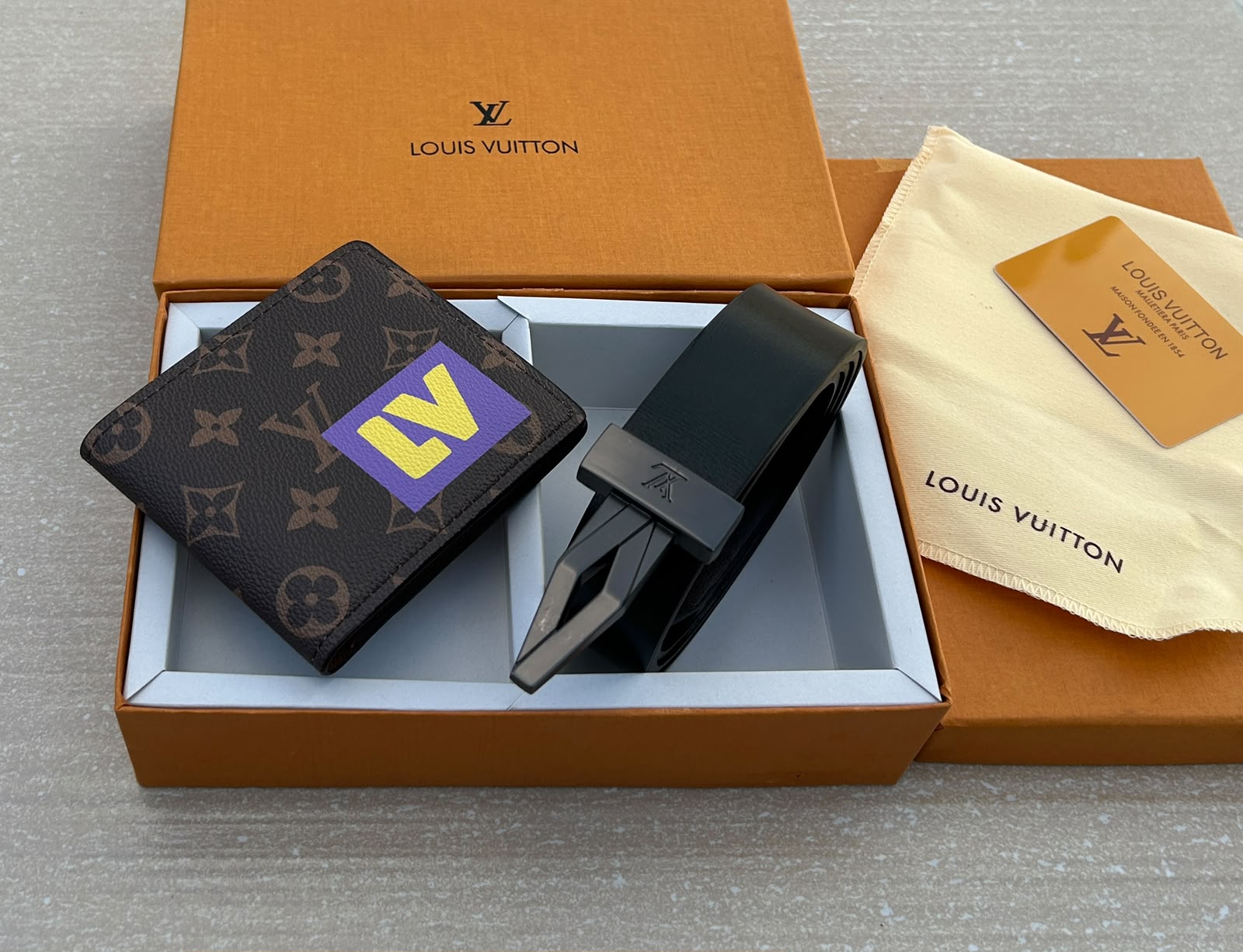 First Copy Louis Vuitton Monogram Reversible Belt and Wallet Gift Set