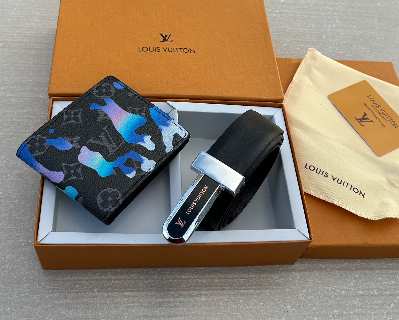 First Copy Louis Vuitton Monogram Reversible Belt and Wallet Gift Set