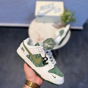 First Copy Nike SB Dunk Low Stussy Shoes in White and Army Green