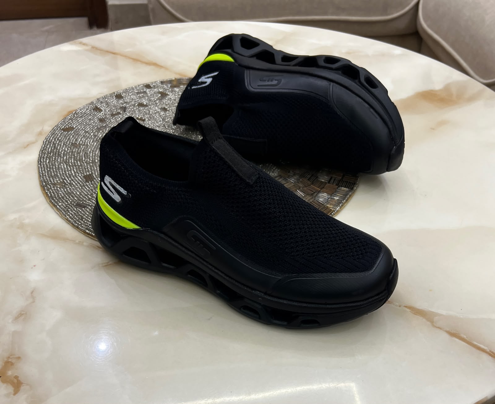 First Copy Skechers Runeasy Slip-On Running Shoes in Black Neon