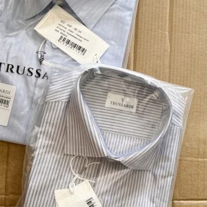 First Copy ⚜️Ⓡ🅢 Trussardi Original Shirt 2026 This Trussardi Shirt Combines Style And Comfort, Making It Perfect For Leisurely, Relaxing Days. Made From Stretch Cotton, It Features Long Sleeves And Embroidered Logo.