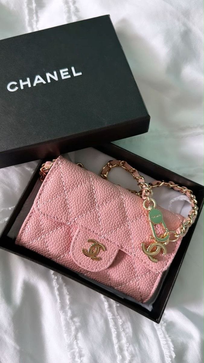 First Copy Product Name - Chanel Quilted Maxi Hobo Bag