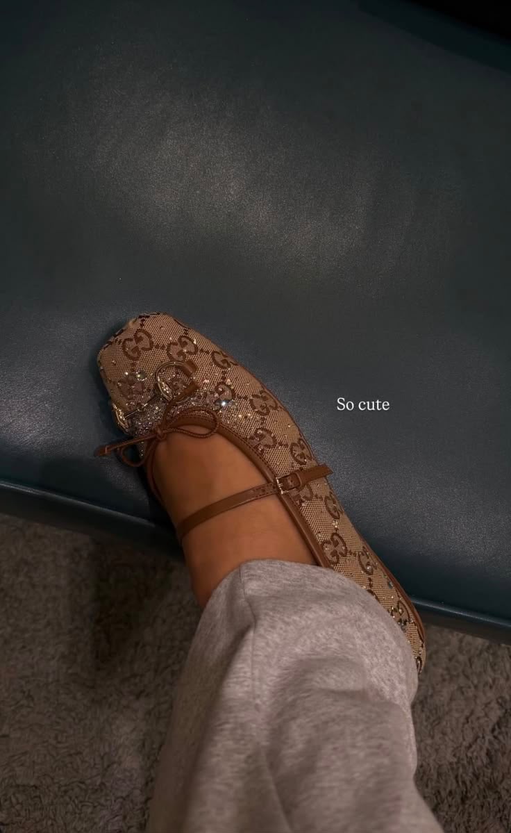 First Copy Gucci Embellished Leather Ballet Flats for Women - Image 4