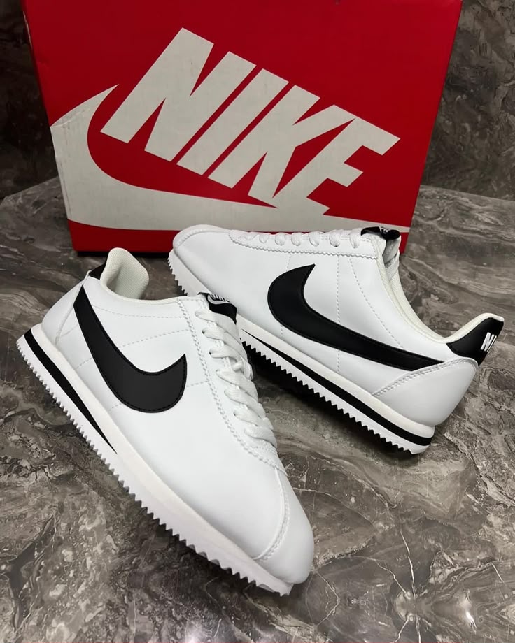 First Copy Nike Classic Cortez Vintage Green Swoosh Sneakers - Image 4
