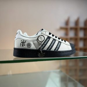 First Copy Golden Goose Ball Star Sneakers Pair Front