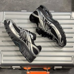 First Copy Alexander McQueen Sneakers Pair Front