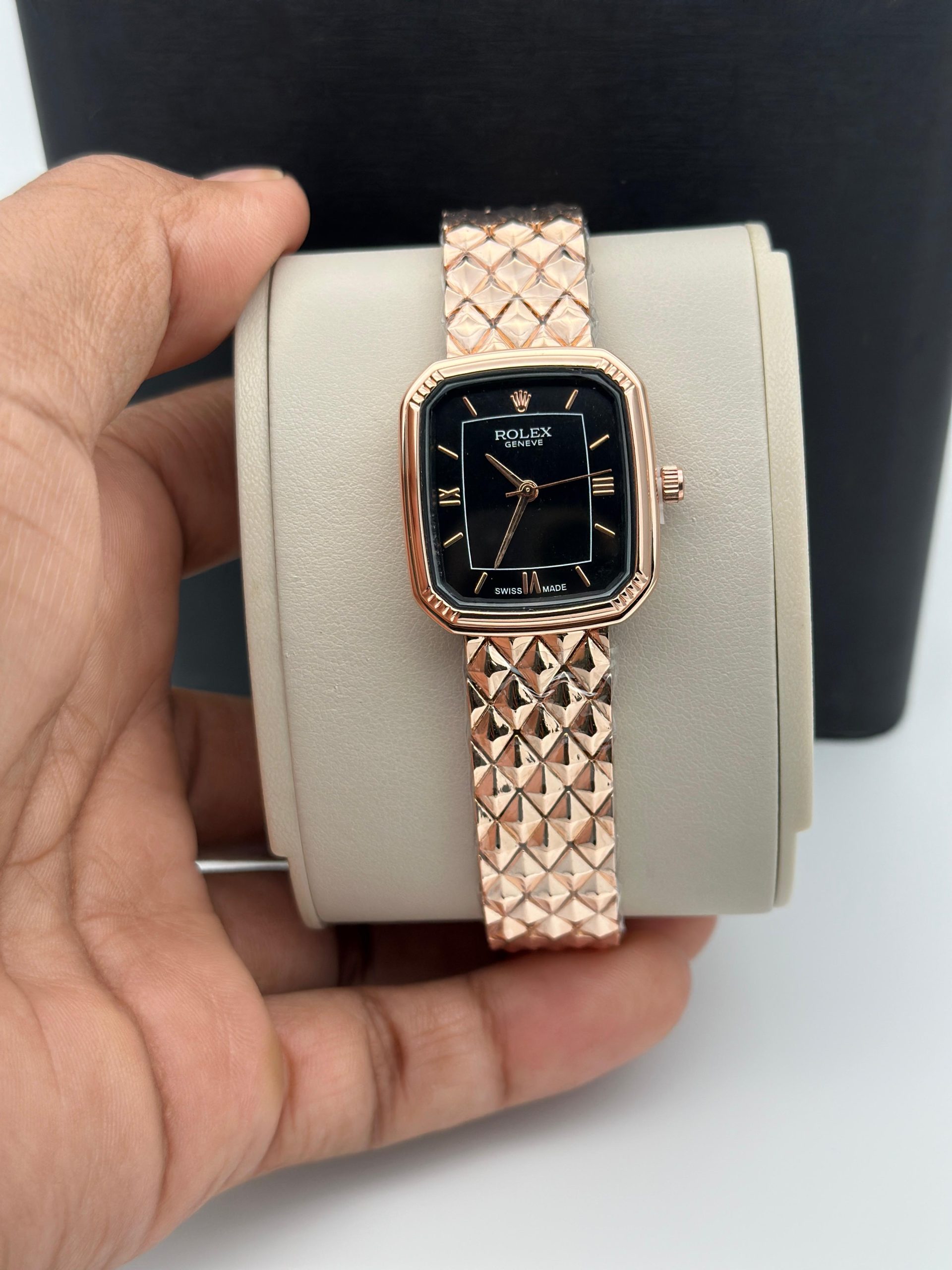 First Copy Burberry Ladies Watch Date Working 630/-