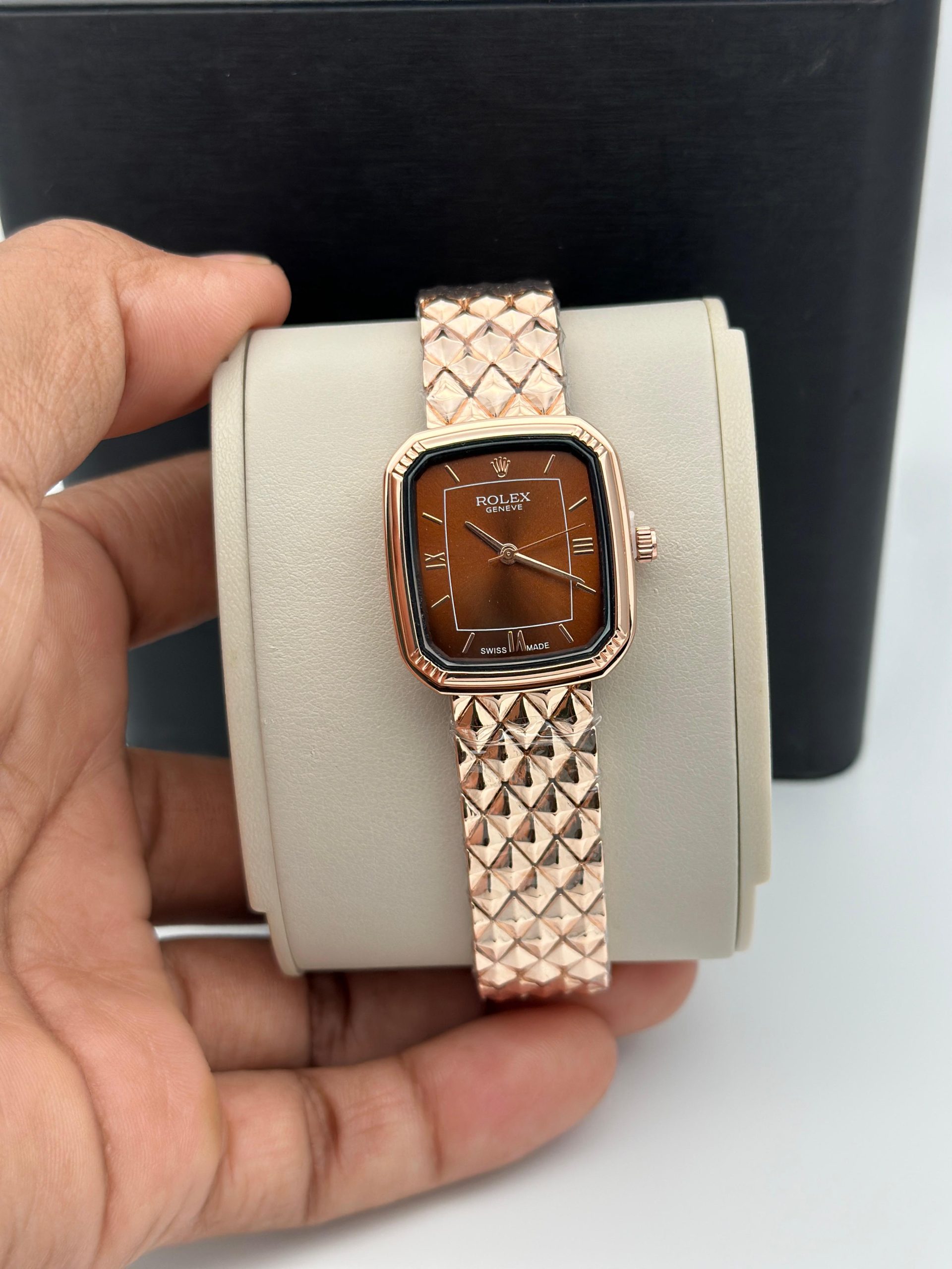 First Copy Burberry Ladies Watch Date Working 630/-