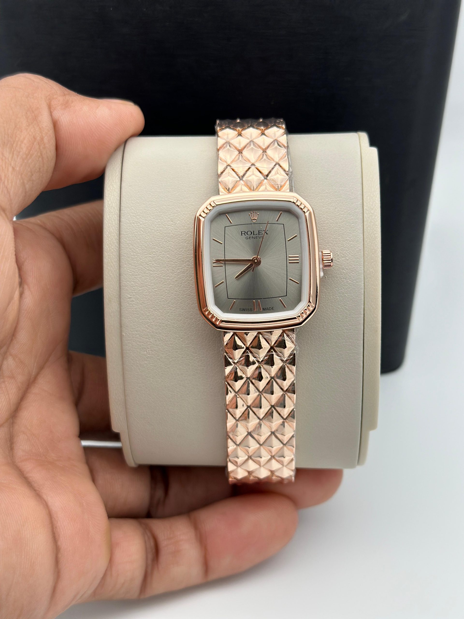 First Copy Burberry Ladies Watch Date Working 630/-