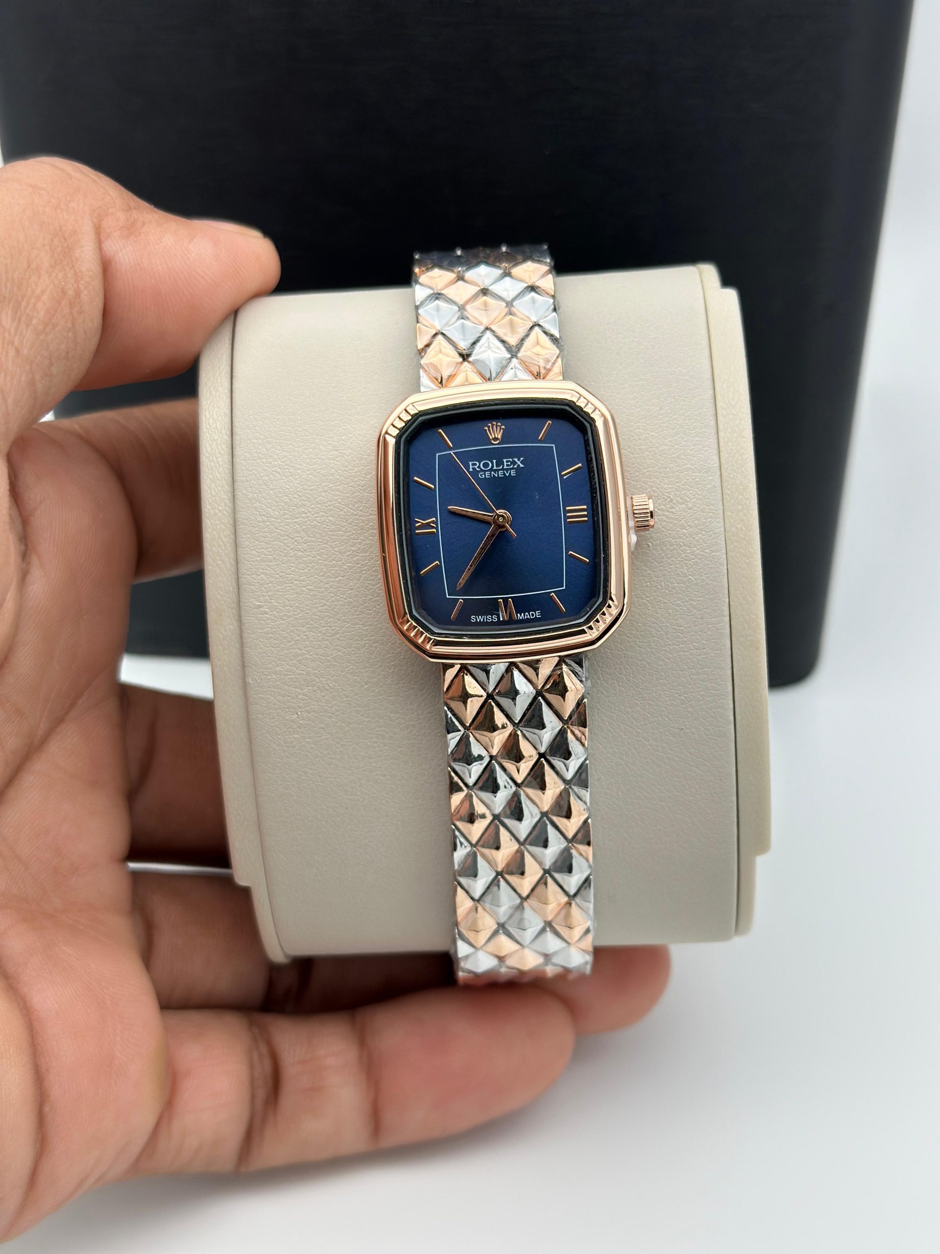 First Copy Burberry Ladies Watch Date Working 630/-