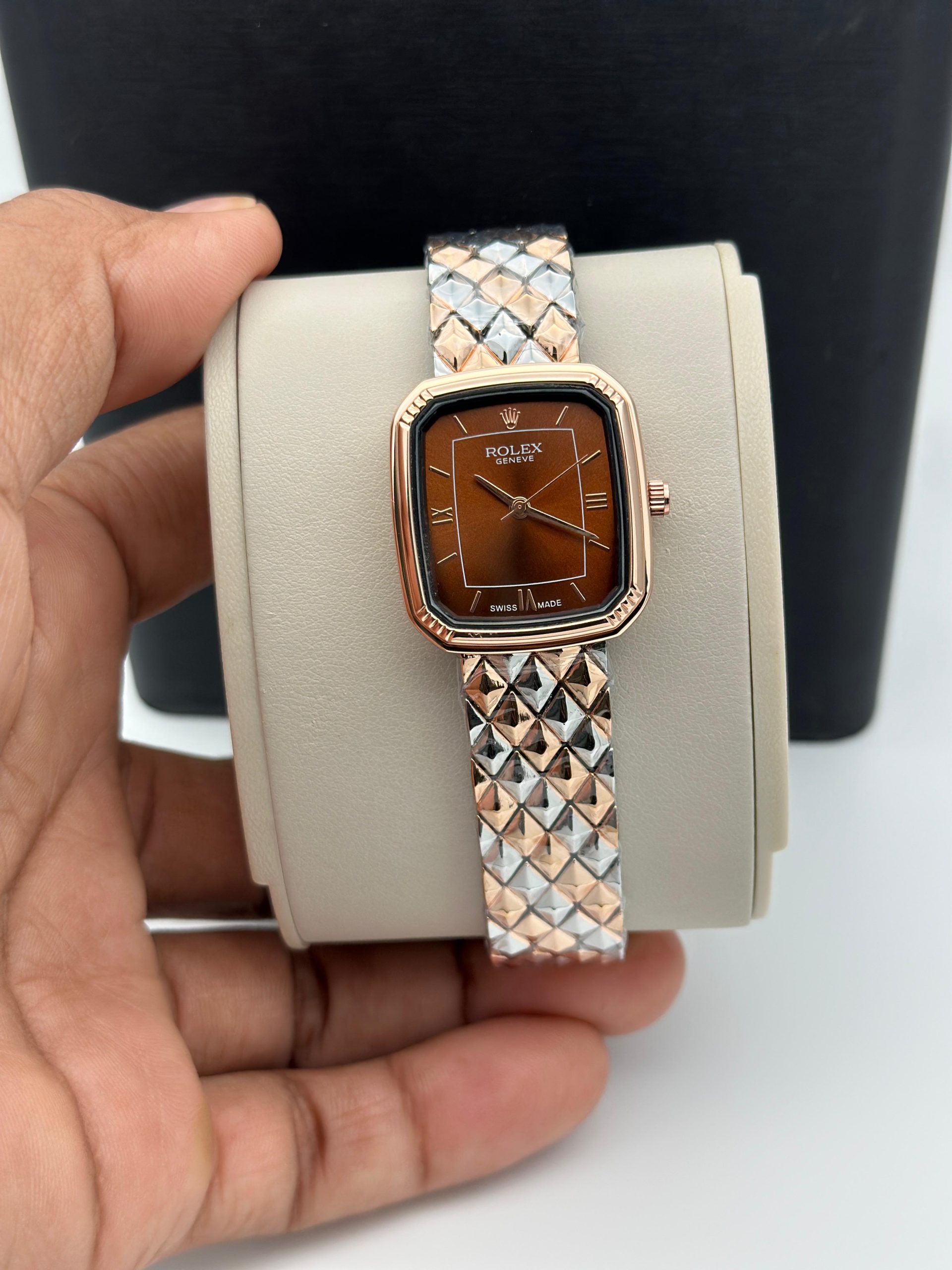 First Copy Burberry Ladies Watch Date Working 630/-