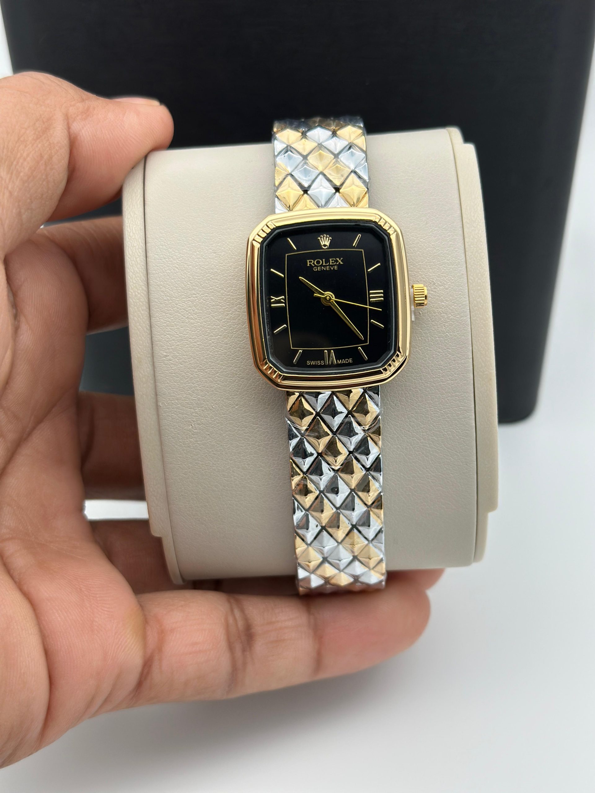 First Copy Burberry Ladies Watch Date Working 630/-